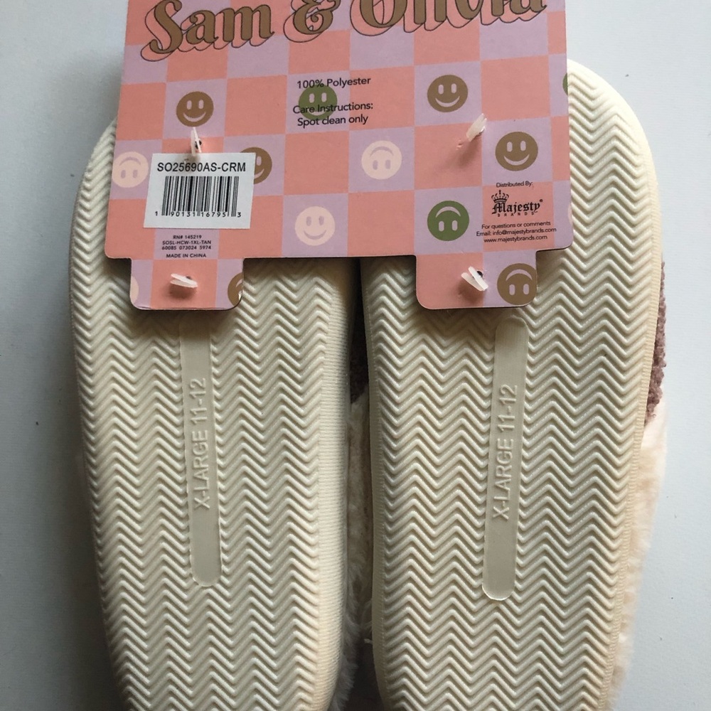 Sam and Olivia Ladies Cream purple flower Plush Slippers - Picture 8 of 10